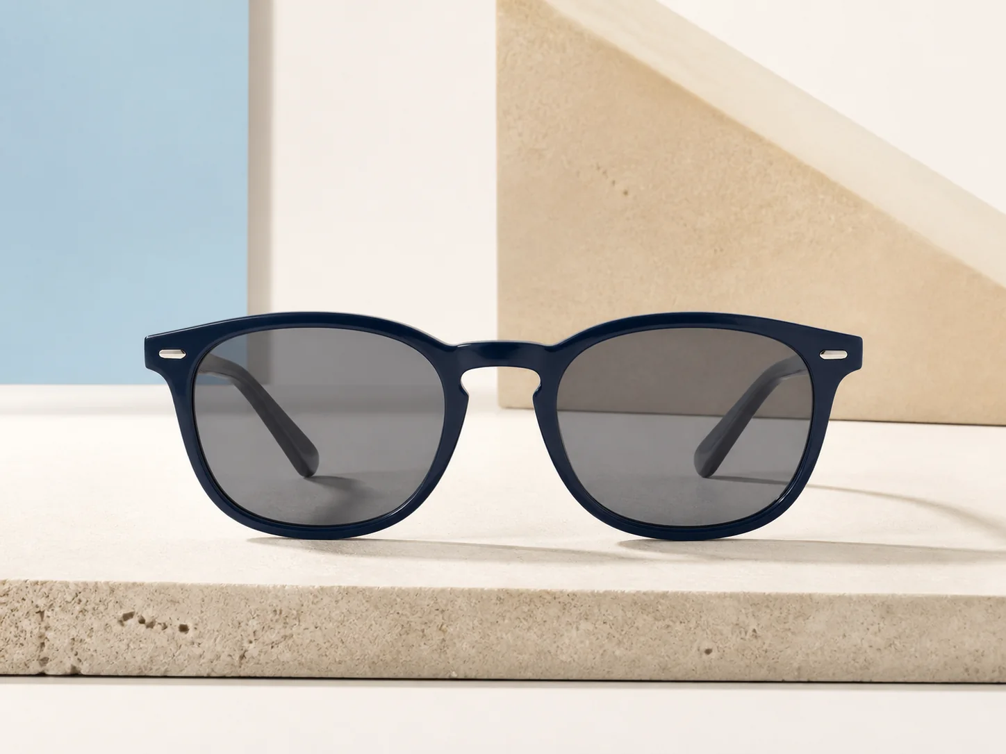 Lunettes solaires foncées